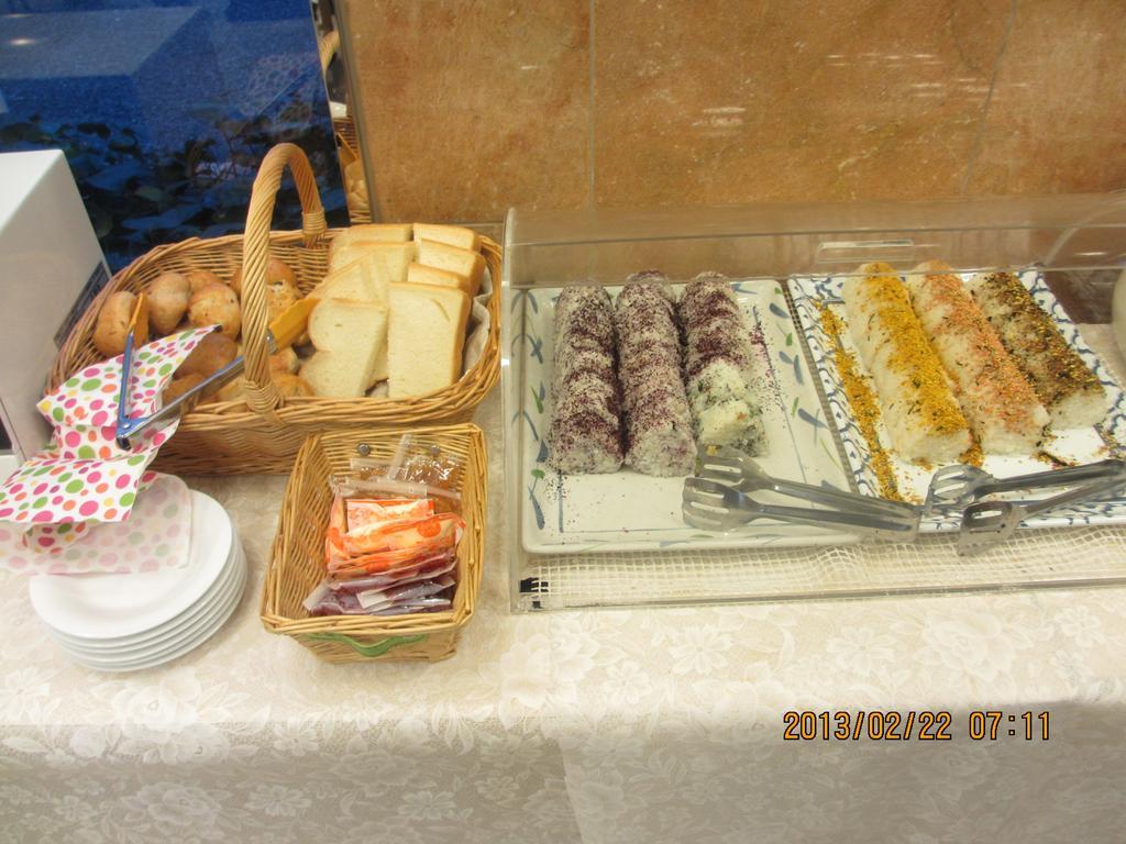 Toyoko Inn Hakata-Guchi Ekimae Фукуока Екстериор снимка